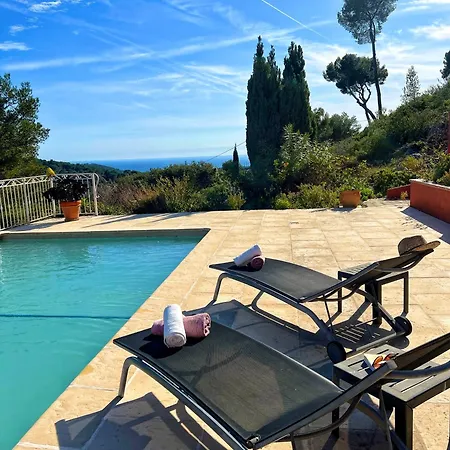Avec Piscine, Vue Mer, Climatisee Proche Bandol Villa